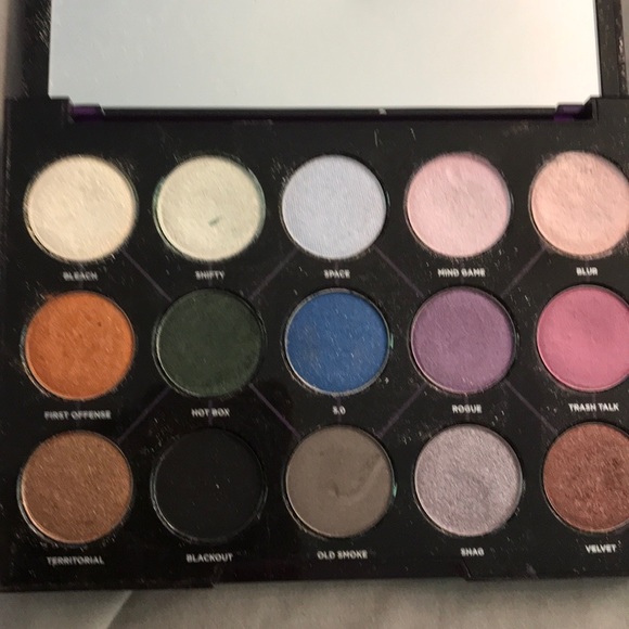 Urban Decay Other - Urban Decay Distortion eyeshadow palette
